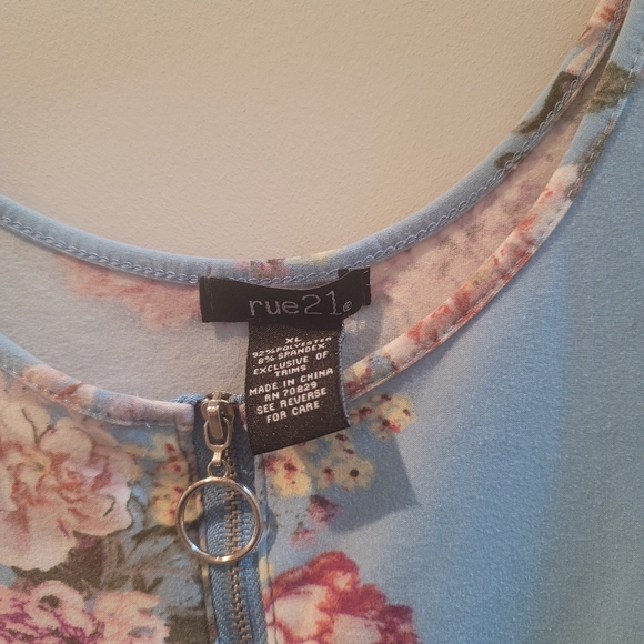 Rue 21 womens crop top floral zip close XL - Picture 4 of 11